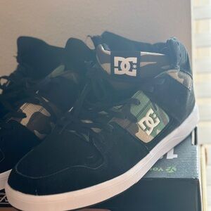 Almost new DC shoes